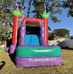 IMG 1451 1760654765 The King Castle Bounce House Combo (Wet or Dry)